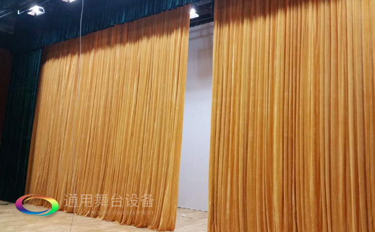 舞臺大幕舞臺阻燃幕布www.tywt.cn、二、三道幕等分割表演區(qū)域，移換場景不間斷