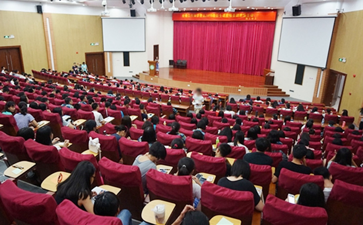 靚爆鏡的廣科院松山湖新校區(qū)多功能報告廳！報告廳舞臺機(jī)械及舞臺吊桿等建設(shè)項目由通用舞臺承建