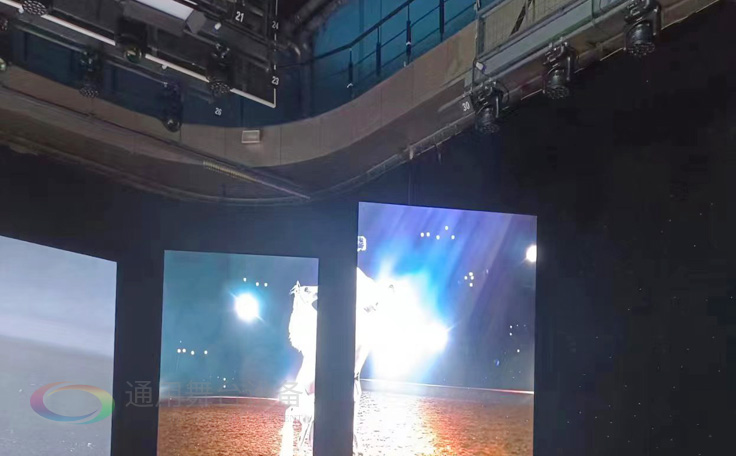 通用舞臺吊桿為曲靖電視臺演播廳提供從系統(tǒng)設(shè)計、設(shè)備成套、安裝施工、系統(tǒng)調(diào)試及技術(shù)支持一體化服務(wù)