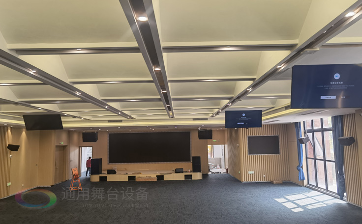 科技賦能，匠心筑造 通用舞臺(tái)吊桿承建南京某學(xué)院報(bào)告廳即將圓滿(mǎn)交付，打造現(xiàn)代化多功能學(xué)術(shù)殿堂